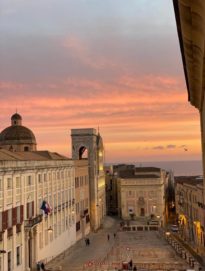 Castello Attic Sunset Terrace Apartment Cagliari Bagian luar foto
