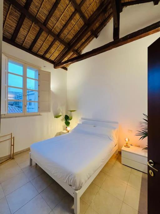 Castello Attic Sunset Terrace Apartment Cagliari Bagian luar foto
