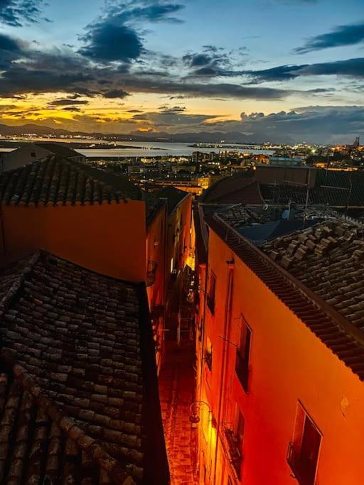 Castello Attic Sunset Terrace Apartment Cagliari Bagian luar foto