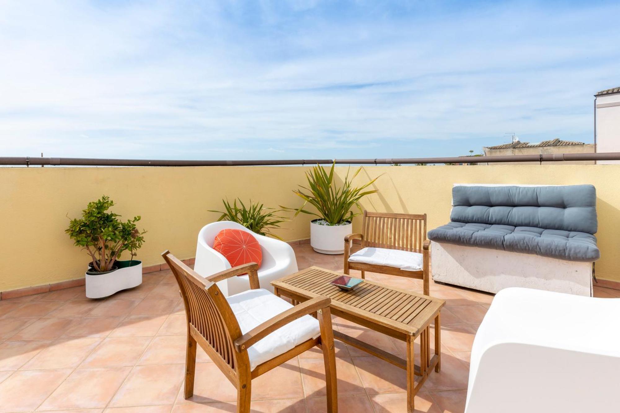 Castello Attic Sunset Terrace Apartment Cagliari Bagian luar foto